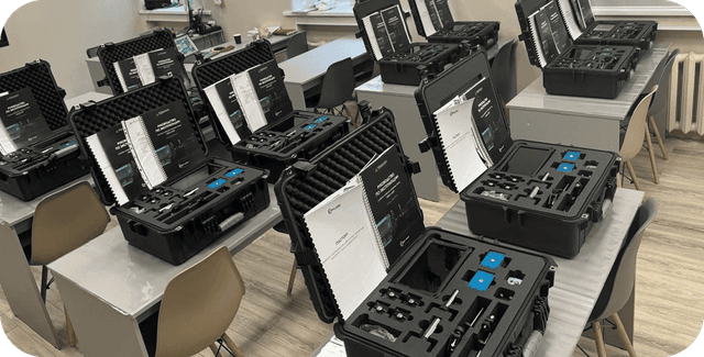 Комплект аксессуаров в кейсе